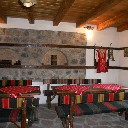Djolevi Guesthouse Dobrinishte Bagian luar foto