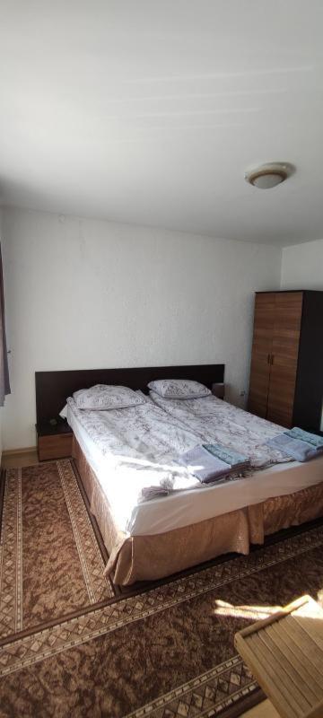 Djolevi Guesthouse Dobrinishte Bagian luar foto