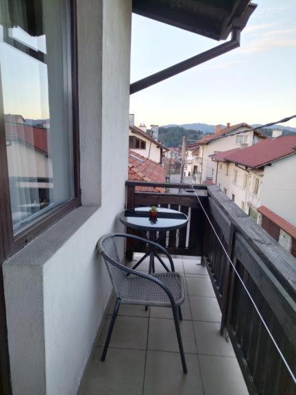 Djolevi Guesthouse Dobrinishte Bagian luar foto