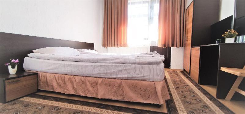 Djolevi Guesthouse Dobrinishte Bagian luar foto
