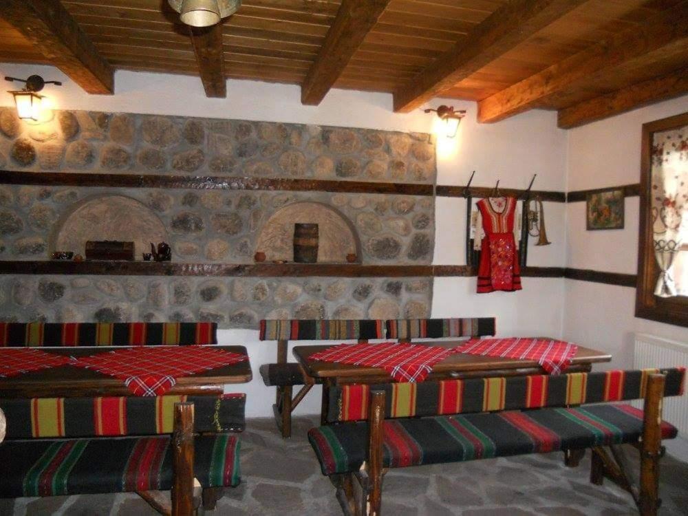 Djolevi Guesthouse Dobrinishte Bagian luar foto